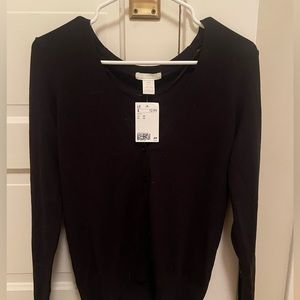 H and M longsleeve black top is brand new and size xs